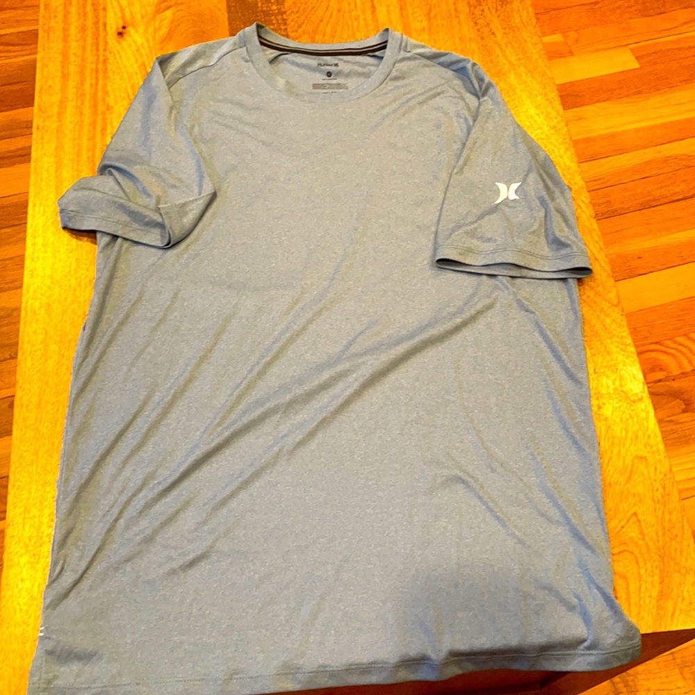 Hurley Tshirt. Medium